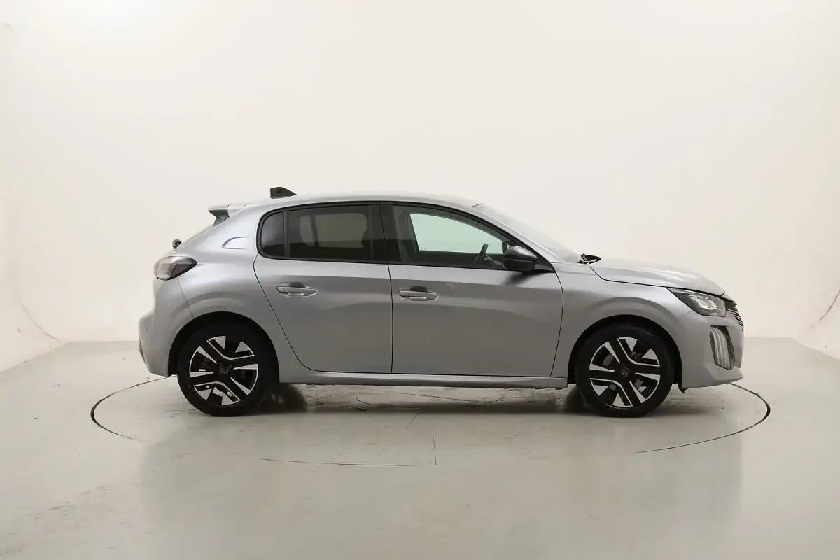 Usata Peugeot 208 Allure 101 CV (74 kW) 2025 Utilitaria