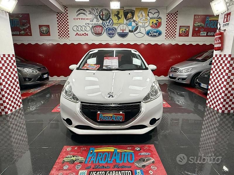 Begagnad Peugeot 208 Active 68 HK (50 kW) 2014 Vit Halvkombi