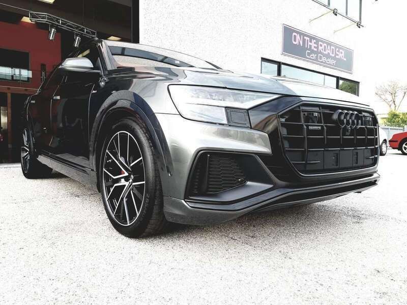 Usata Audi Q8 Black Edition 286 CV (210 kW) 2018 Grigio daytona perla SUV