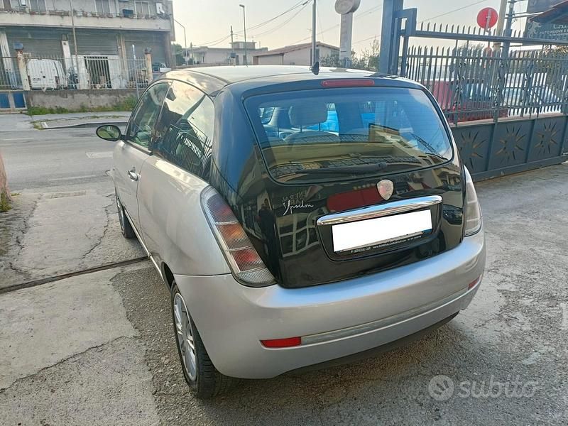 Usata Lancia Ypsilon 90 CV (66 kW) 2008 Grigio Utilitaria