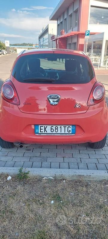 Begagnad Ford Ka 69 HK (50 kW) 2011 Orange Halvkombi