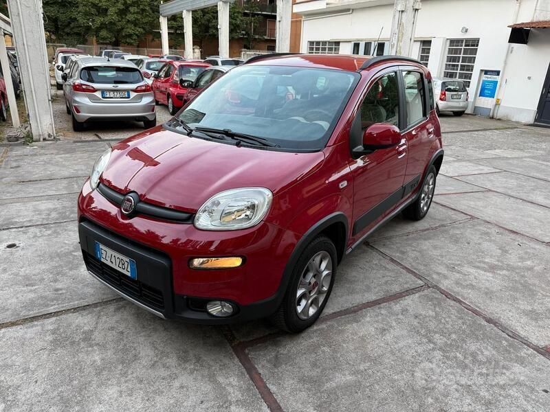 Rosso Usata 2015 Fiat Panda 4x4 Easy Due volumi | 9500 € (Cara) - Immagine 1/4