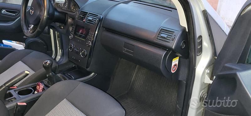 Usata Mercedes A160 Avantgarde 82 CV (60 kW) 2007 Argento Berlina