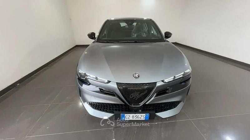 Nuova Alfa Romeo Junior 61 kW (84 CV) 2025 Gray SUV