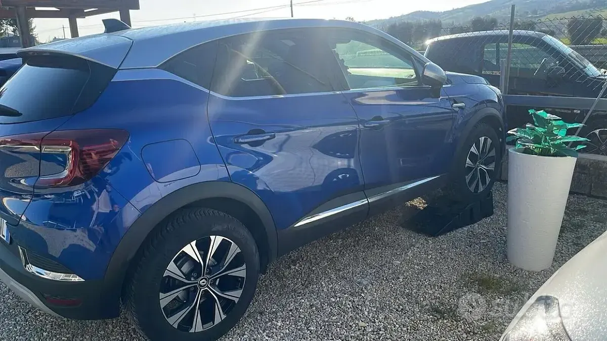 Usata Renault Captur Techno 91 CV (66 kW) 2024 Blu SUV