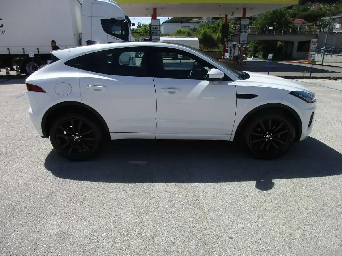Usata Jaguar E-Pace R-Dynamic 150 CV (110 kW) 2020 Bianco SUV