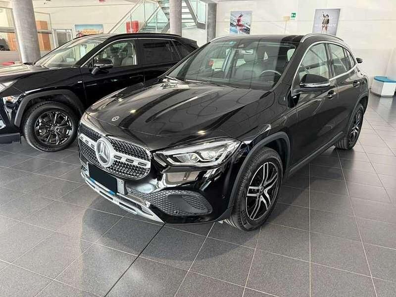 Nero Usata 2022 Mercedes GLA180 Executive SUV | 31.490 € (Buon prezzo) - Immagine 1/4