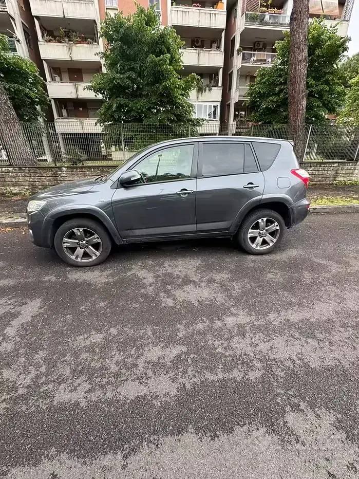 Usata Toyota RAV4 150 CV (110 kW) 2012 Marrone SUV