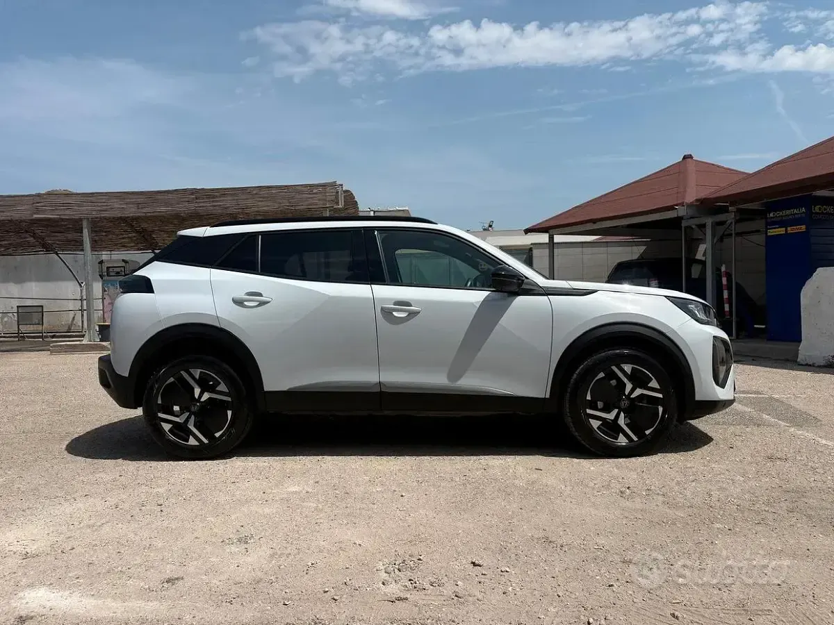 Usata Peugeot 2008 Allure 101 CV (74 kW) 2024 Bianco SUV