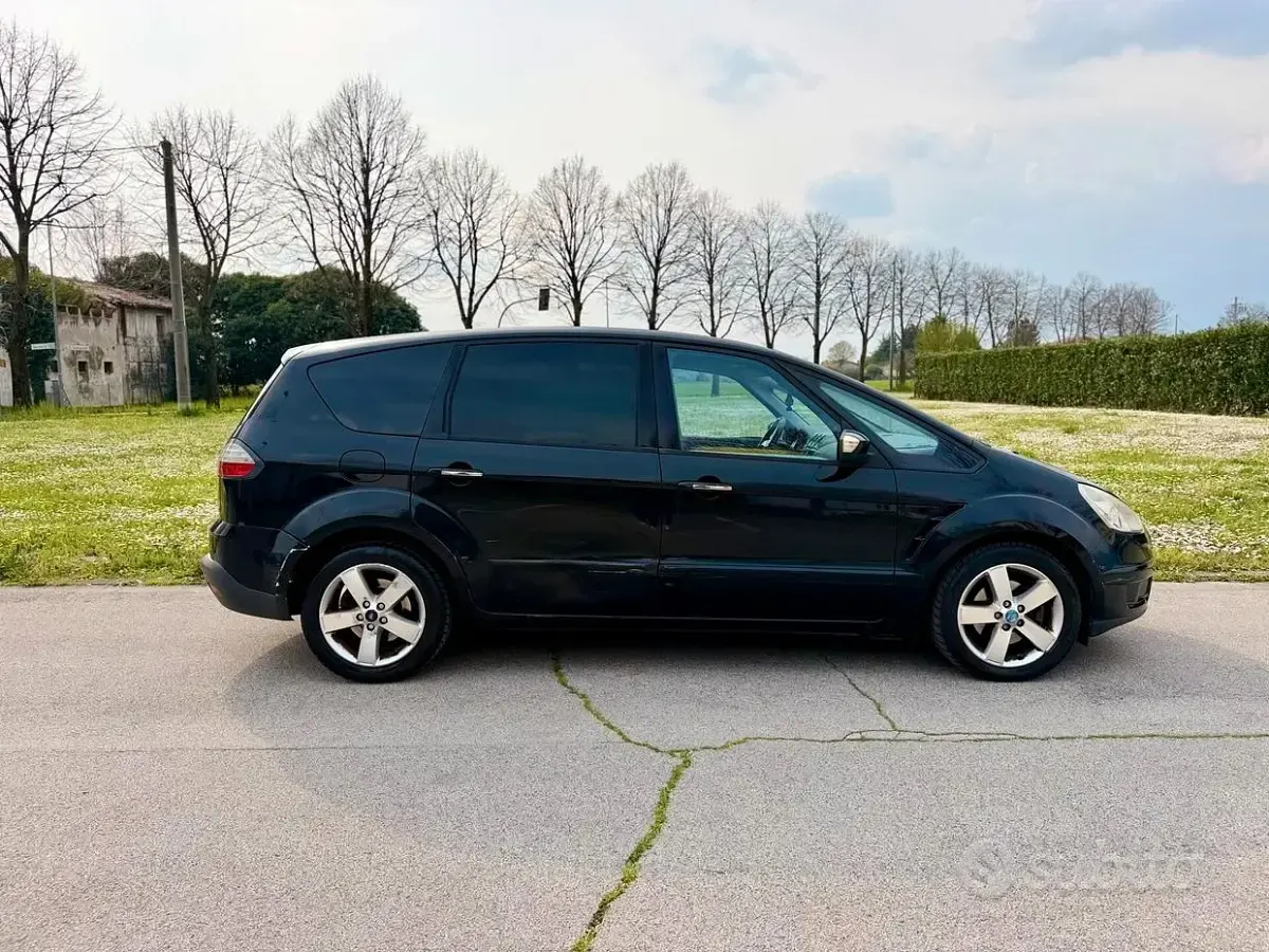 Usata Ford S-MAX Titanium 140 CV (102 kW) 2009 Bluazzurro Monovolume