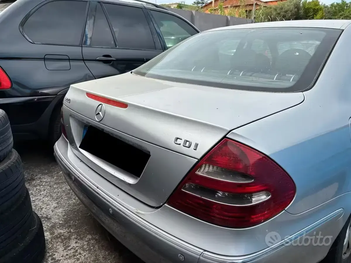 Usata Mercedes E220 Avantgarde 150 CV (110 kW) 2007 Grigio Berlina