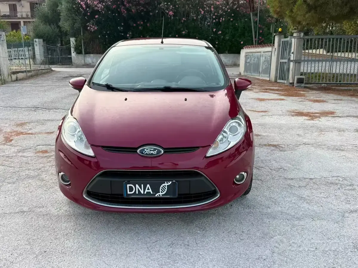 Usata Ford Fiesta 82 CV (60 kW) 2011 Rosso Berlina