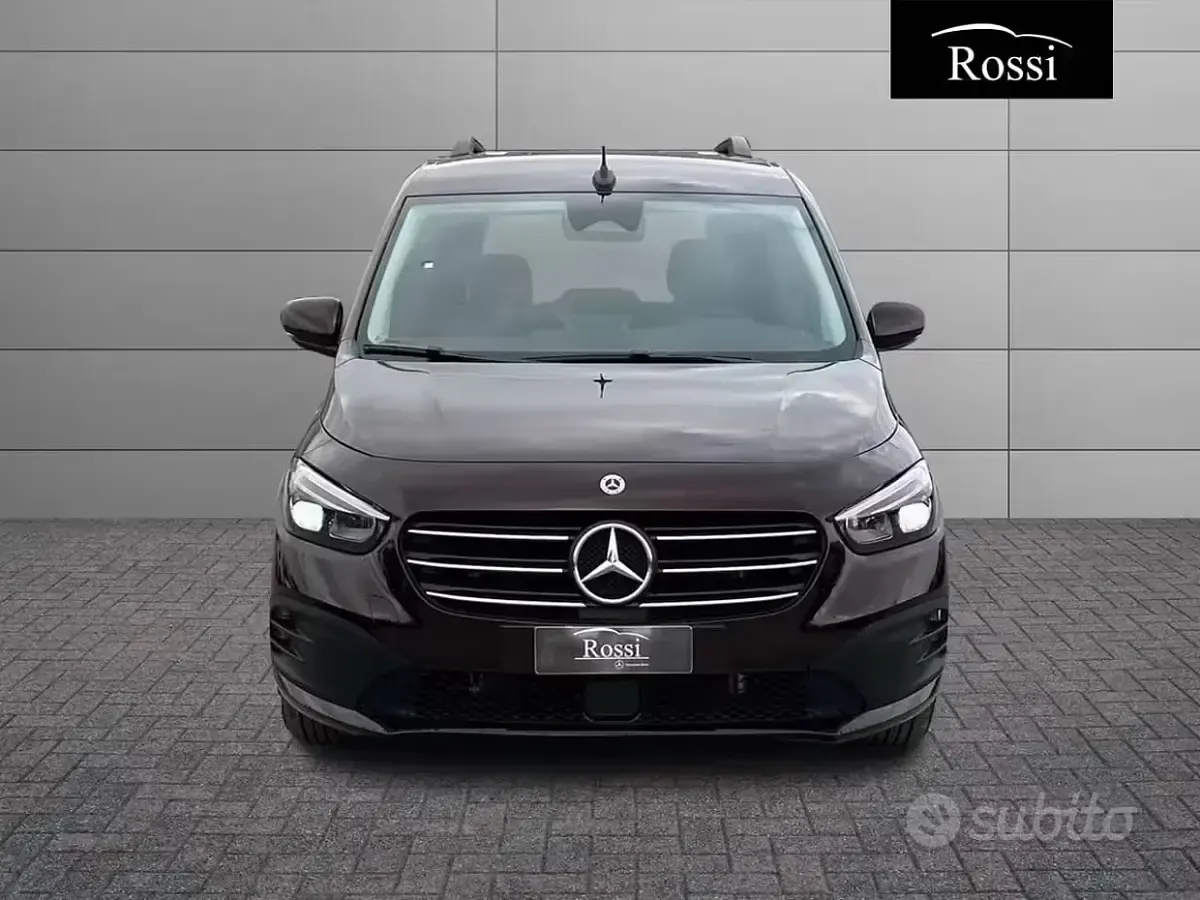 Nuevo Mercedes T180 116 CV (85 kW) 2026 Rojo Monovolumen