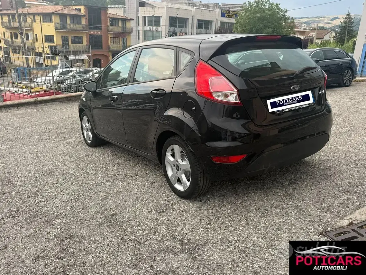 Usata Ford Fiesta Business Edition 75 CV (55 kW) 2017 Nero Utilitaria