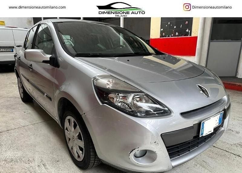 Argento Usata 2009 Renault Clio II Dynamique Utilitaria | 4200 € (Buon prezzo) - Immagine 1/4