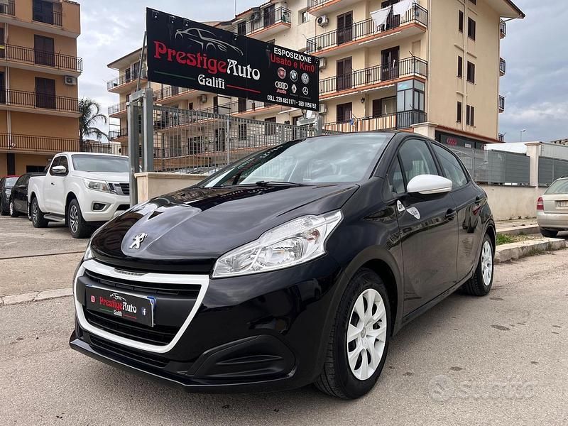 Usata Peugeot 208 68 CV (50 kW) 2017 Nero Utilitaria