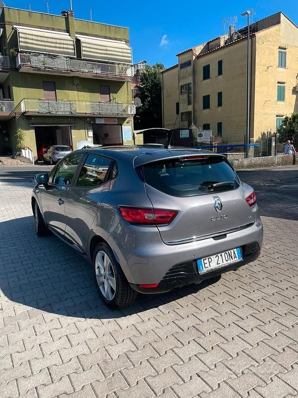 Usata Renault Clio IV Initiale 101 CV (74 kW) 2012 Grigio Utilitaria