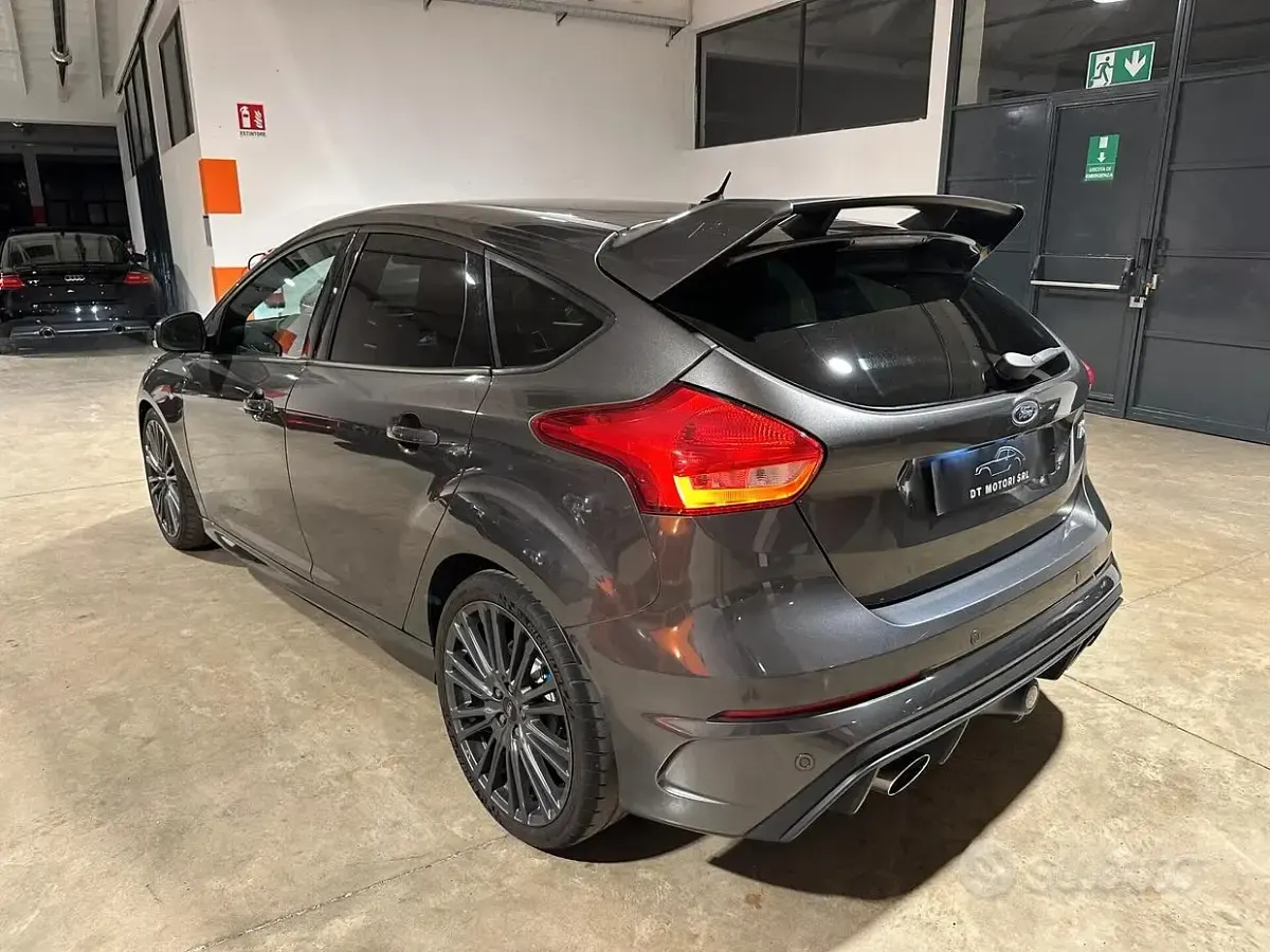 Usata Ford Focus RS 350 CV (257 kW) 2016 Grigio Berlina