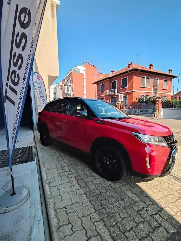 Usata Suzuki Vitara 109 CV (80 kW) 2026 Rosso SUV