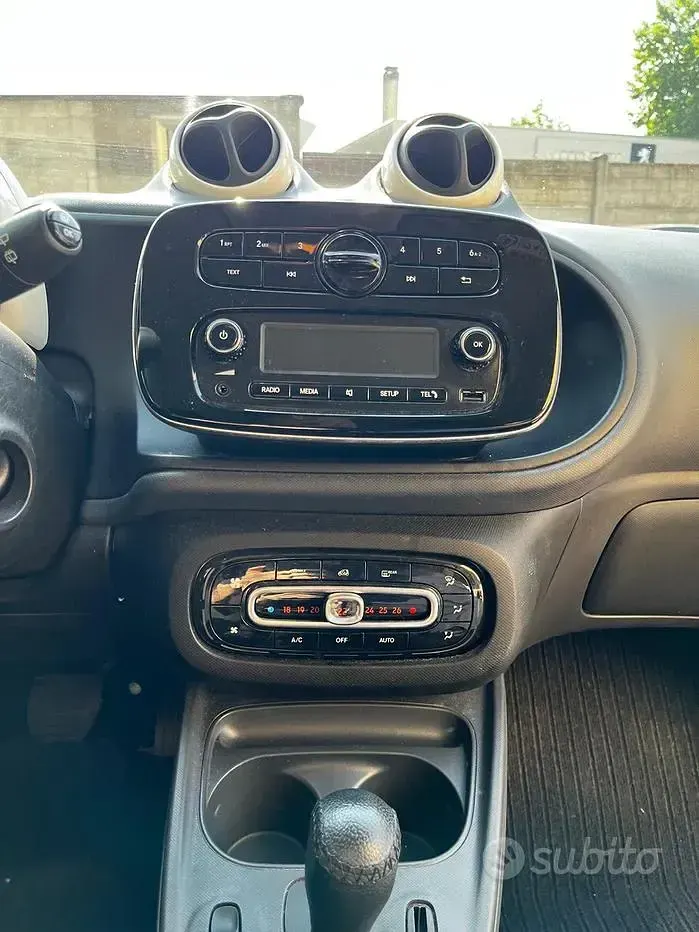 Usata Smart ForFour 64 CV (47 kW) 2017 Bianco Utilitaria
