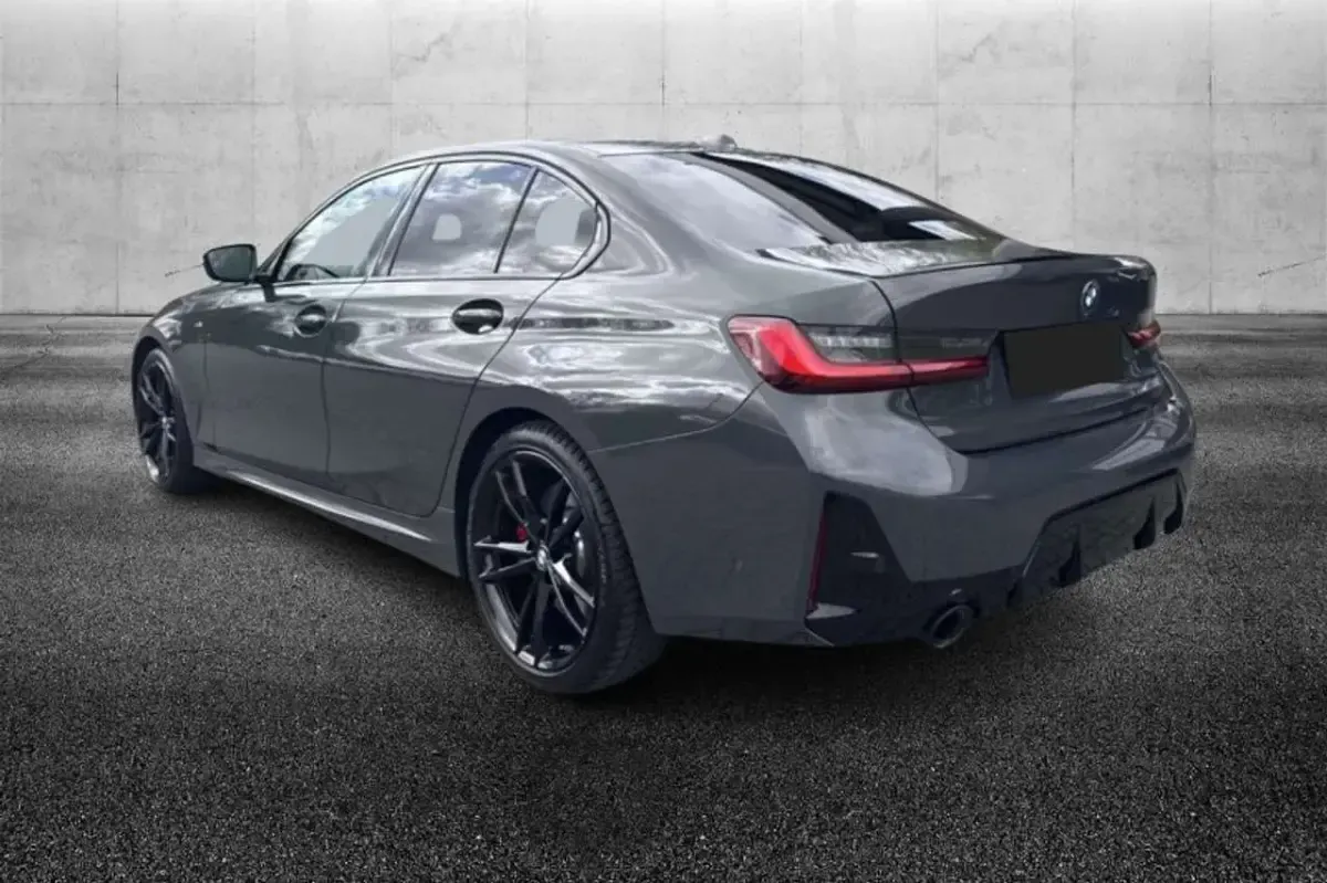 Usata BMW 330 M Sport 286 CV (210 kW) 2023 Grigio Berlina