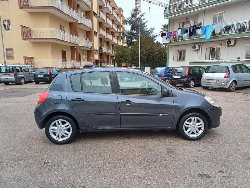 Usata Renault Clio II 75 CV (55 kW) 2007 Grigio Berlina
