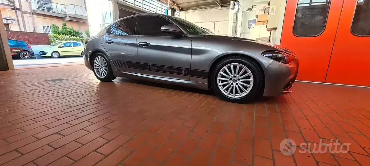 Usata Alfa Romeo Giulia 180 CV (132 kW) 2016 Grigio Berlina