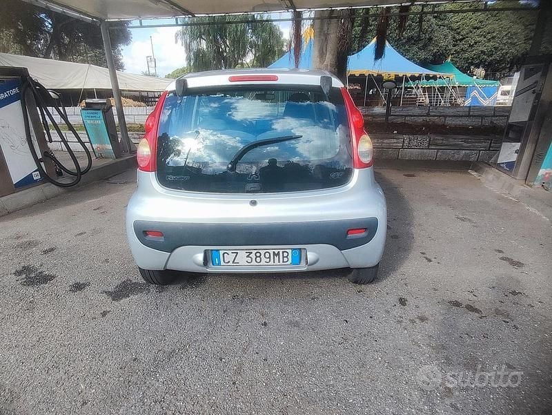 Usata Peugeot 107 68 CV (50 kW) 2006 Grigio Utilitaria