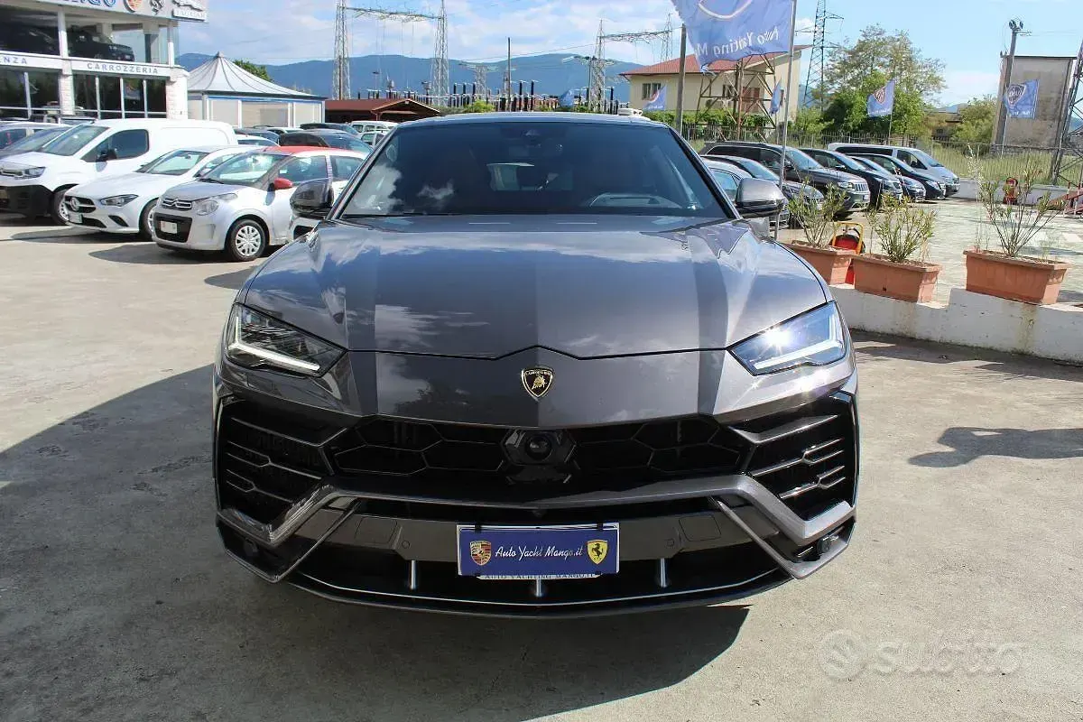 Usata Lamborghini Urus 649 CV (477 kW) 2022 Grigio SUV