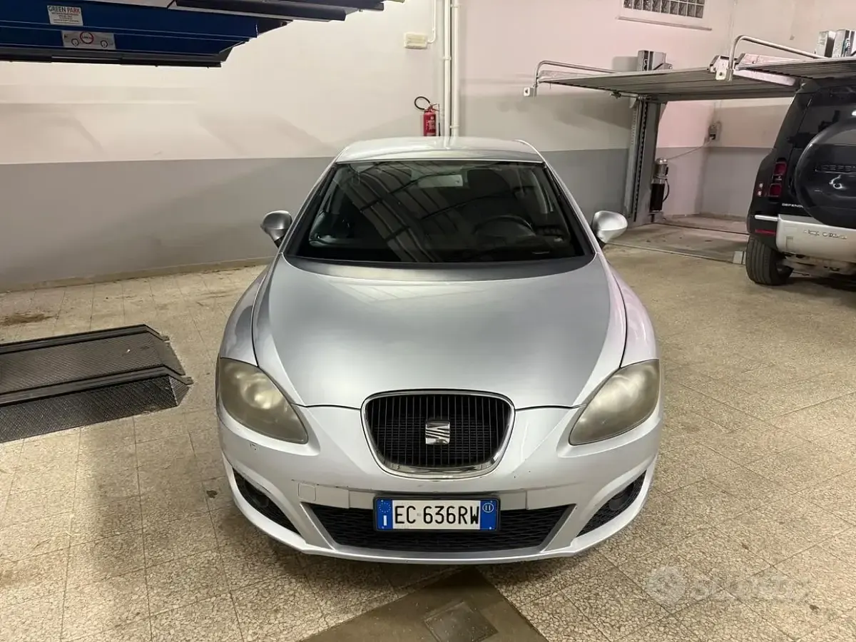 Usata Seat Leon 105 CV (77 kW) 2011 Grigio Utilitaria