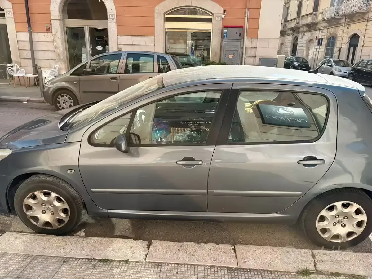 Käytetty Peugeot 307 88 HP (64 kW) 2006 Harmaa Viistoperä