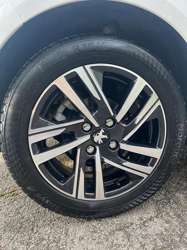 Usata Peugeot 208 Allure 101 CV (74 kW) 2020 Bianco Utilitaria