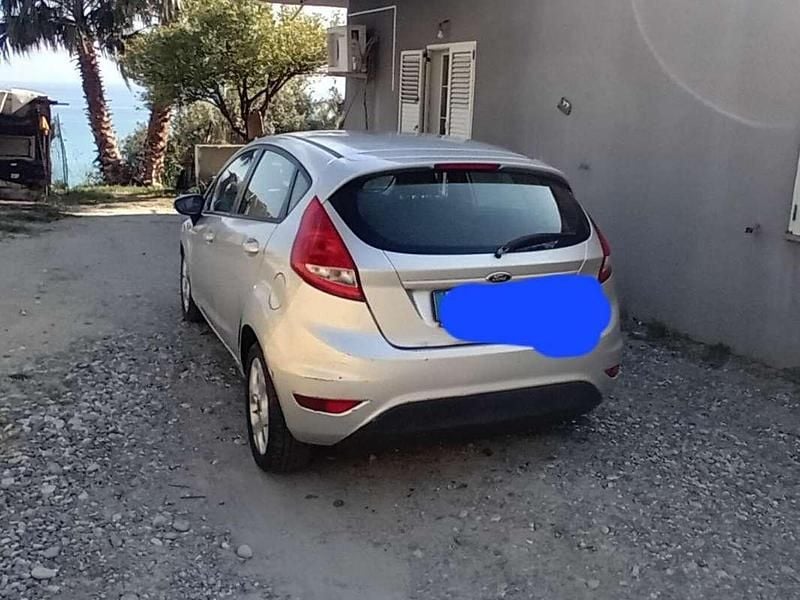 Usata Ford Fiesta 60 CV (44 kW) 2011 Grigio Utilitaria