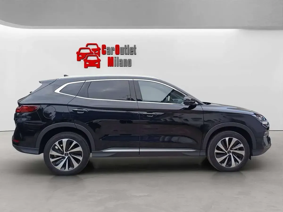 Nuova BYD Seal U Design 324 CV (238 kW) 2025 Delan black SUV