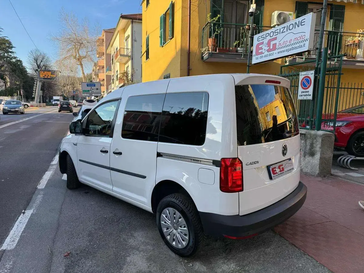 Usata VW Caddy Comfortline 102 CV (75 kW) 2016 Bianco Monovolume