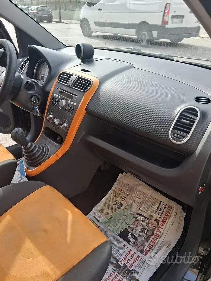 Usata Opel Agila 86 CV (63 kW) 2009 Nero Utilitaria