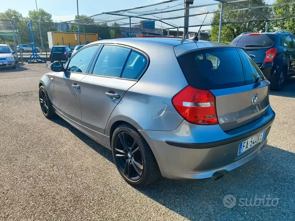 Usata BMW 116 122 CV (89 kW) 2010 Grigio Utilitaria