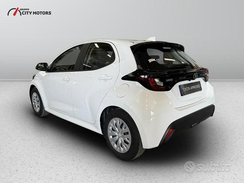 Usata Toyota Yaris Hybrid Active 116 CV (85 kW) 2025 Bianco Berlina
