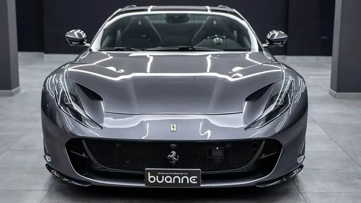 Usata Ferrari 812 799 CV (587 kW) 2022 Grigio daytona perlato Cabrio