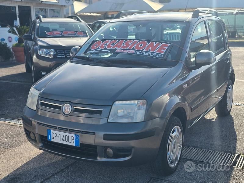 Grigio Usata 2011 Fiat Panda Dynamic Tre volumi | 3000 € (Buon prezzo) - Immagine 1/4