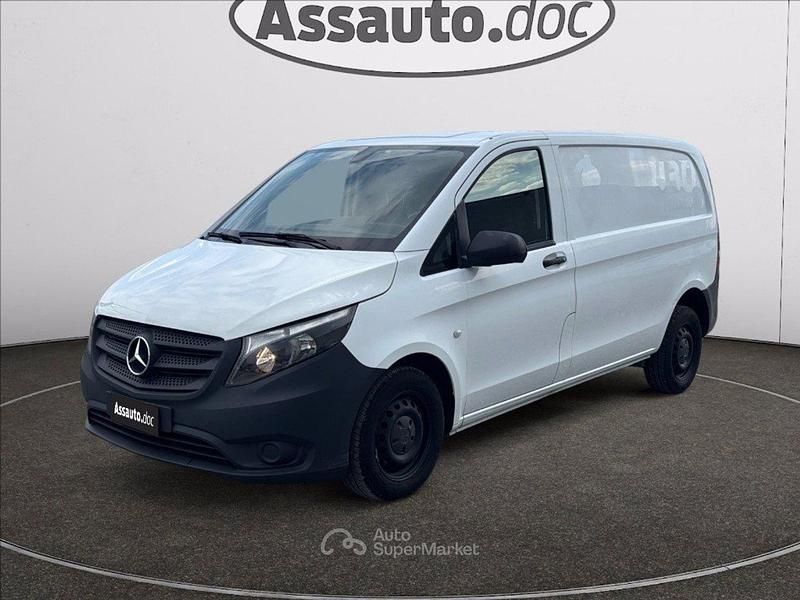Usata Mercedes Vito 114 CV (83 kW) 2020 Bianco pastello Furgone