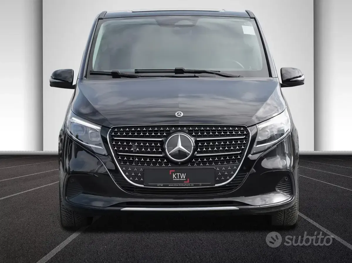 Usata Mercedes V300 Avantgarde 237 CV (174 kW) 2025 Nero Monovolume