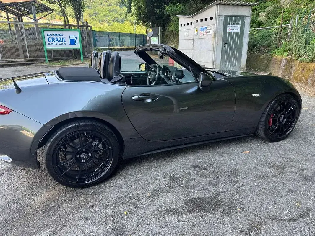Usata Mazda MX5 Inclusive 184 CV (135 kW) 2021 Grigio Cabrio