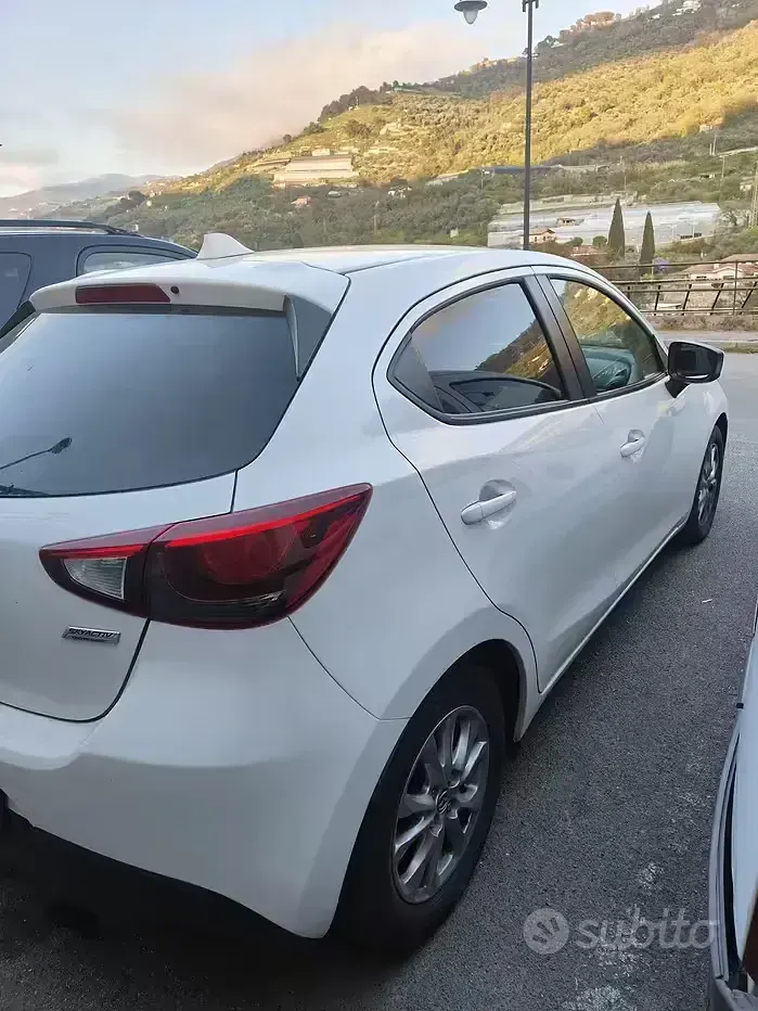 Usata Mazda 2 75 CV (55 kW) 2015 Berlina