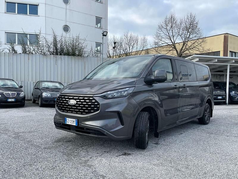 Begagnad Ford Tourneo Titanium 150 HK (110 kW) 2025 Grå Minibuss