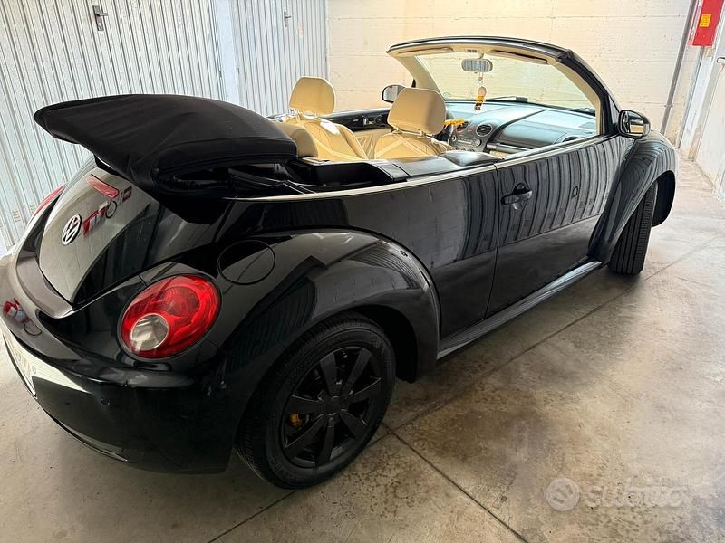 Usata VW New Beetle 102 CV (75 kW) 2007 Nero Utilitaria