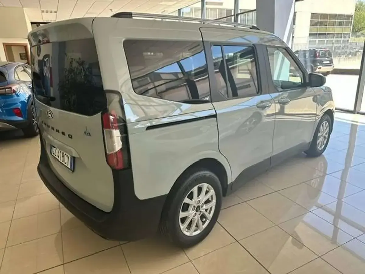 Usata Ford Tourneo Titanium 125 CV (91 kW) 2025 Cactus grey Furgone