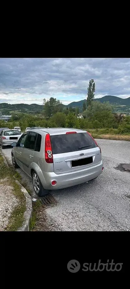 Usata Ford Fiesta Titanium 68 CV (50 kW) 2006 Grigio Utilitaria
