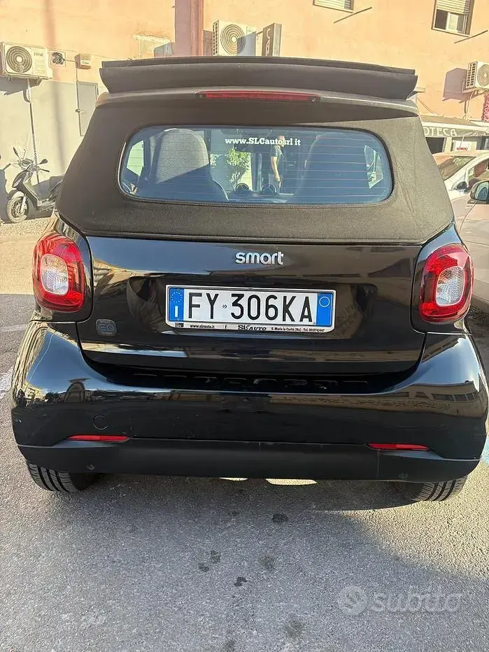 Usata Smart ForTwo Electric Drive 41 kW (56 CV) 2019 Nero Cabrio