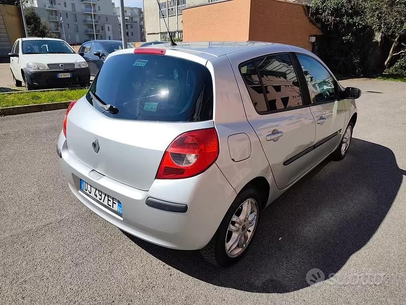 Usata Renault Clio II 74 CV (54 kW) 2007 Grigio Berlina
